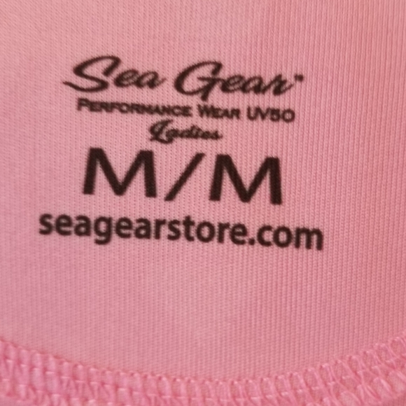 Sea Gear Pink LS Crab Graphic UV50 Top Medium - Picture 2 of 4
